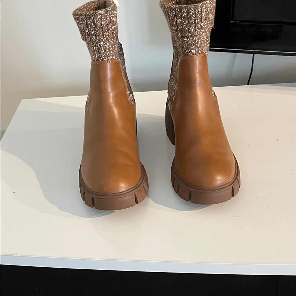 Universal Thread Kyrie  Brown‎ ankle sock boots Size 7